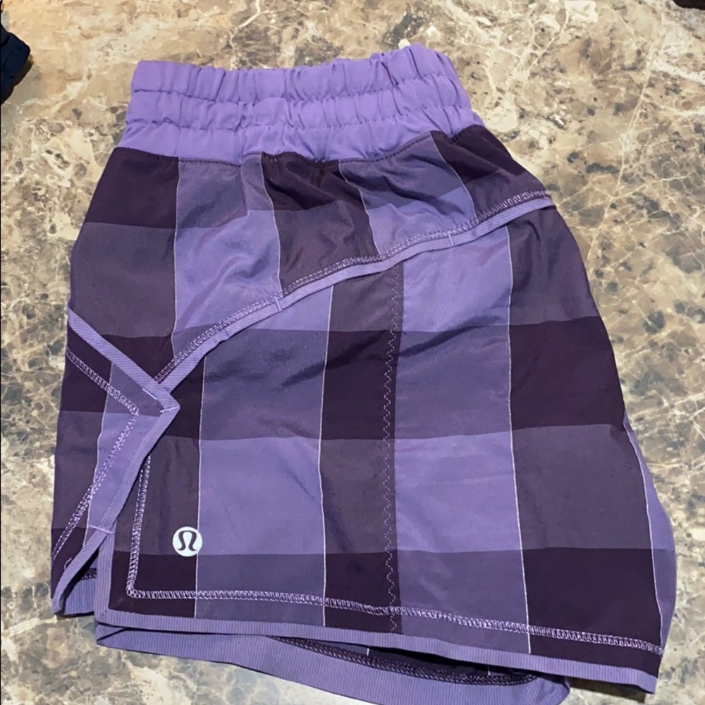 Lulu size 6 shorts.